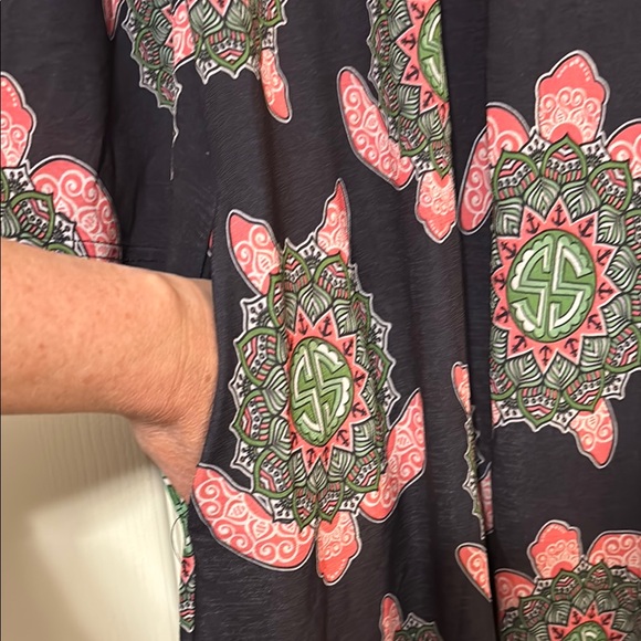 Turtle pattern swim coverup- Black and Pink - Picture 4 of 6